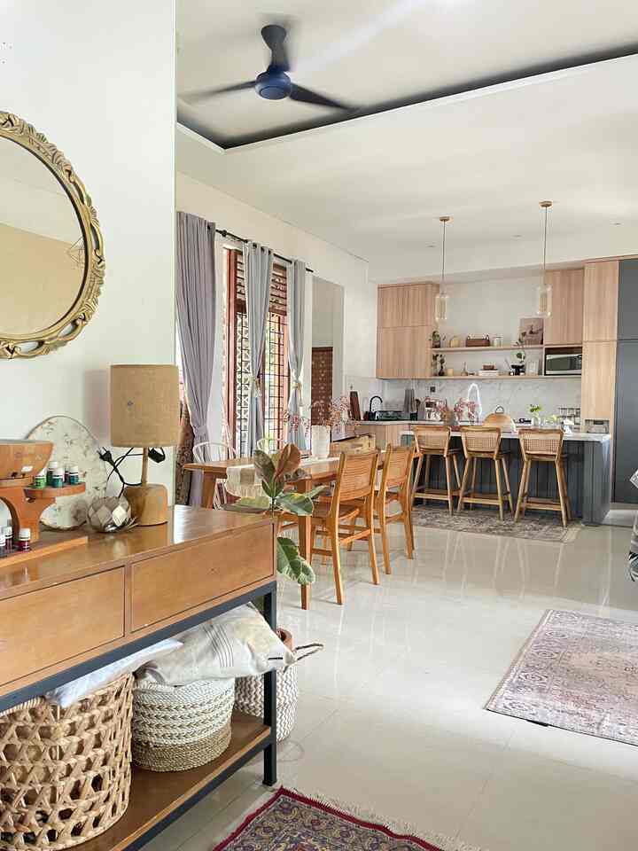 Modern living room and kitchen featuring natural colors and wood tones with a harmonious arrangement