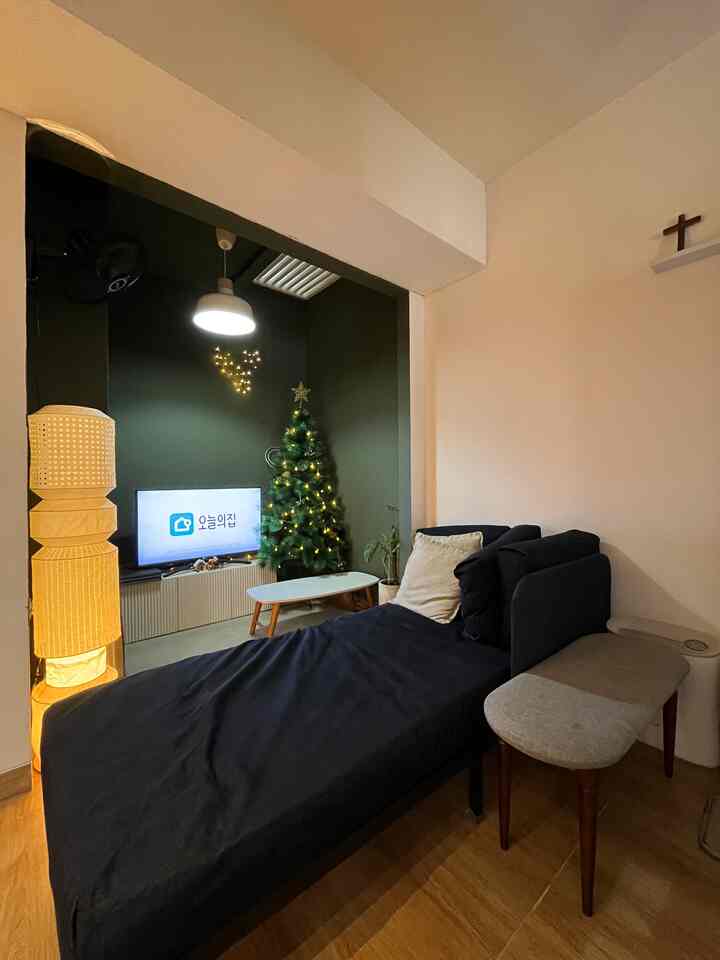 • Living Room •

Dekorasi living room selama sebulan ini ☺️
Siap menyambut natal.

#DekorasiNatal
#LivingRoom
#DekorasiLivingRoom
#kibouichi
#RumahMungil
#50m2
#53m2