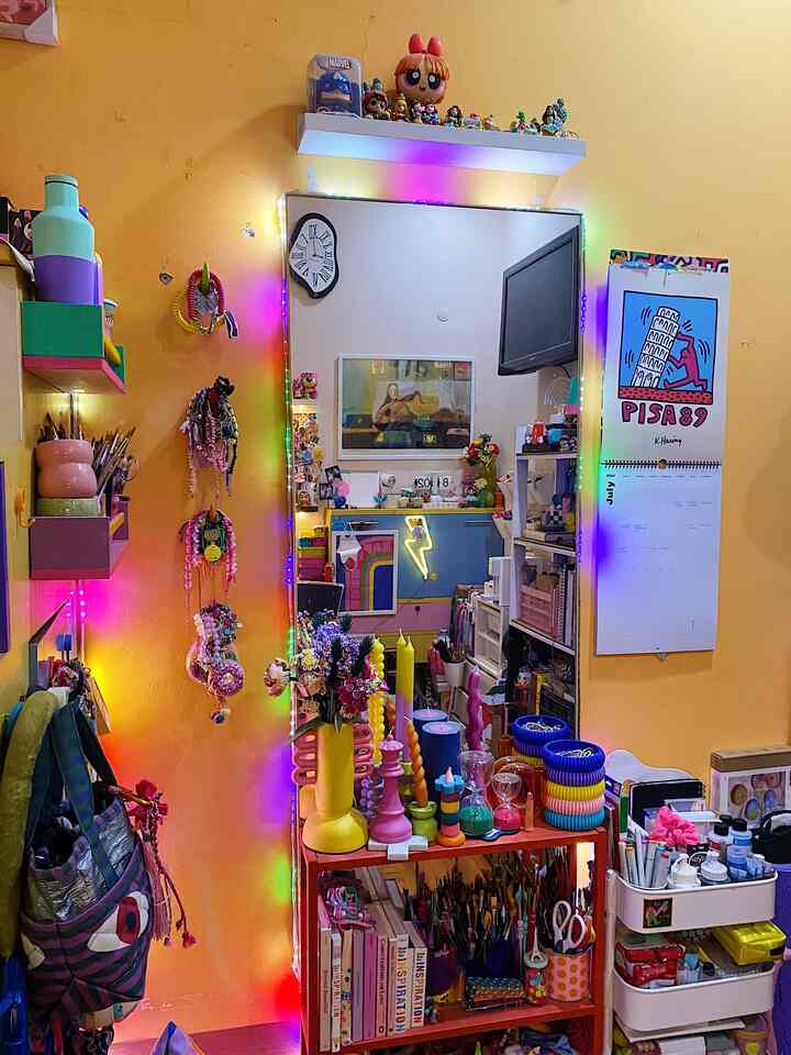 Sisi lain kamar tidurku ✨
#beautifullmess #bedroom #storage #mirror #corner