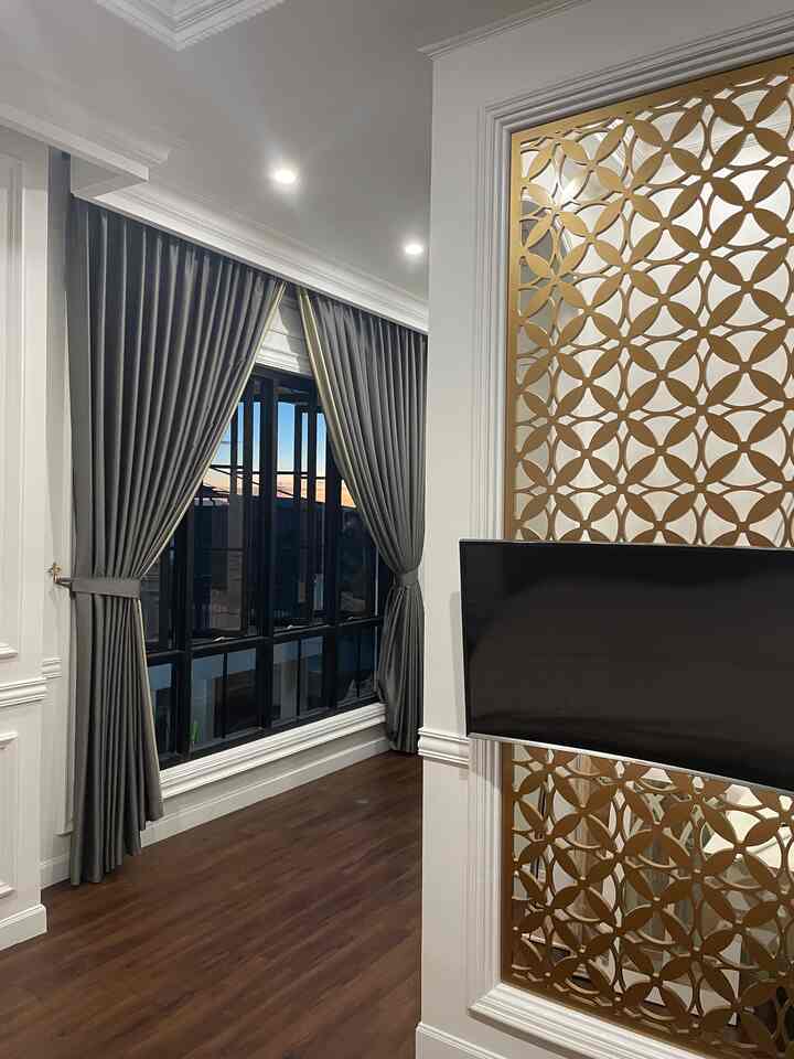 Bagian Aestetik di Kamar Utama

Menurut ku bagian ini merupakan bagian aesthetic yang berada di kamar utama Rumah Shelica. Tentunya aku mendesain kamar ini sesuai dengan tema rumah ku yang bergaya Modern Classic.

Perpaduan di dalam kamar ini tentu saja beraarna Putih, Coklat, dan turunannya agak ruangan terkesan mewah, adem, dan tenang.

Sebagian besar furniture yang ada di dalam kamar utama ini aku buat custom disesuailan dengan ukuran kamar dan tentunya taste ku.

Semoga menginpirasi🫶🏻

#rumahshelica #decorativeitems #homestyling #homedecor #roomdecor #serpong

