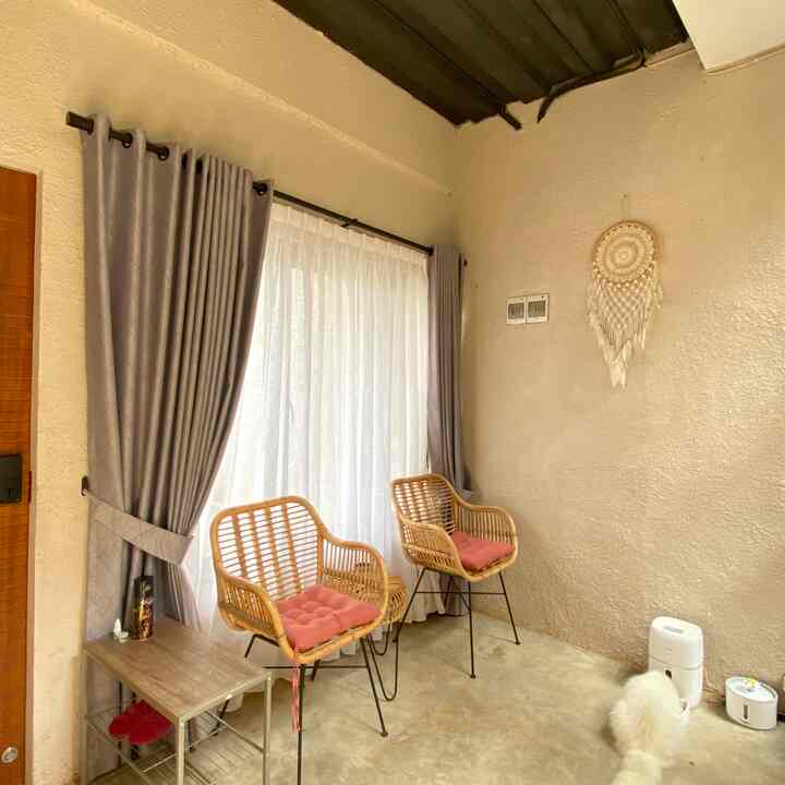 Style rumah aq yaitu INDUSTRIAL MODERN. Aq dan suami pilih style ini karena suka aja dari awal tipe2 industrial, dimana g perlu banyak perabotan untuk terlihat estetik. Dengan finishing yang dipilih rumah sudah terlihat estetik🥰 Untuk seluruh ruangan di rumah kami memakai style Industrial Modern.
#industrial #homedecorinspo #roomdecorinspo #aesthetichomedecor #cibubur