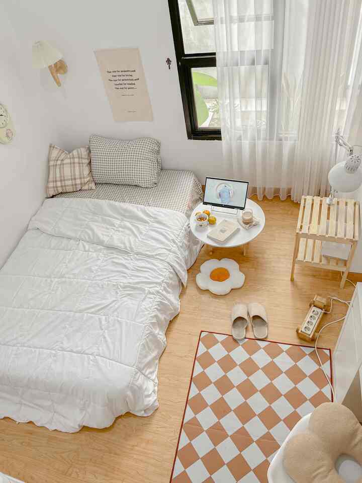 Hai hai,
Kamar mungilku kali ini aku kasih aksen karpet begini, kira2 cocok gak? 
Kamarnya ukuran 3x3m
#room #roominspiration #tinyhouse #kamarmungil #tinyroom #koreanstyleroom 