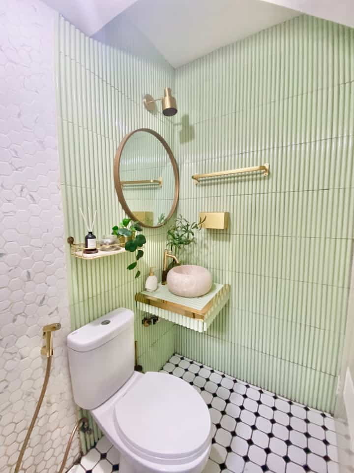 Hi online neighbors,
This bathroom is located under the stairs so the space is not too big. For inspiration I look at Pinterest, Instagram, magazines. From this platform, I got inspiration on how to mix and match colors and design my small bathroom. Honestly, I like green, which is one of the color elements that must be in my house. For the sink I used marble with a ceramic bottom combined with gold. and for the floor I used Octa Maxi matte ceramic mosaic tiles to give a classic impression.



#homewithoutarchitect #selfinterior #DIY #decorlowbudget