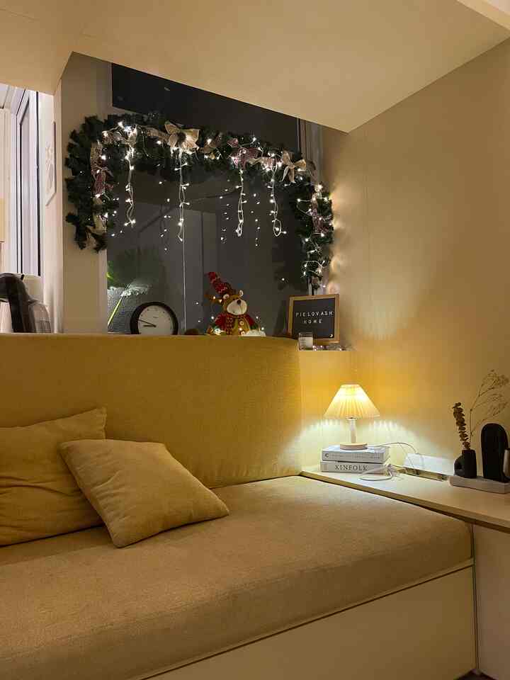 Welcome December,
In just a few days, Christmas and New Year will come soon..

Actually, this is last year's Christmas decoration,
It's still simple...
But I'm really happy...

This year I really want to decorate not only inside the room,
But the facade too, I'm really obsessed with wanting to have a Christmas vibe like in LN...

It turns out that the windows have been decorated with garlands and decorations and the Tumblr lights are really nice, you know...

Ahhh I can't wait to decorate for Christmas this year...
Are you curious about this year's decoration?


#ChristmasDecoration #DekorasiNatal #RumahCluster #BSD #RuangTamuMinimalis #JapandiHome #JapandiHouse #InspirasiRumah