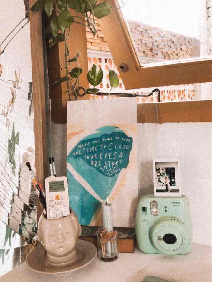 Kenalin ini style kamar aku sebelum nikah. Kamar sebelum nikah ini aku design dengan tema scandinavian! 

Setelah banyak banget trial and error aku akhirnya dapet juga mood scandinavian ini. Kamar ini berukuran 3x3 yang banyak di dominasi oleh warna kayu, putih dan tanaman ✨

￼#scandinavian #rumahpedesaan 
#rumahcluster #sidoarjo #rumahantik 