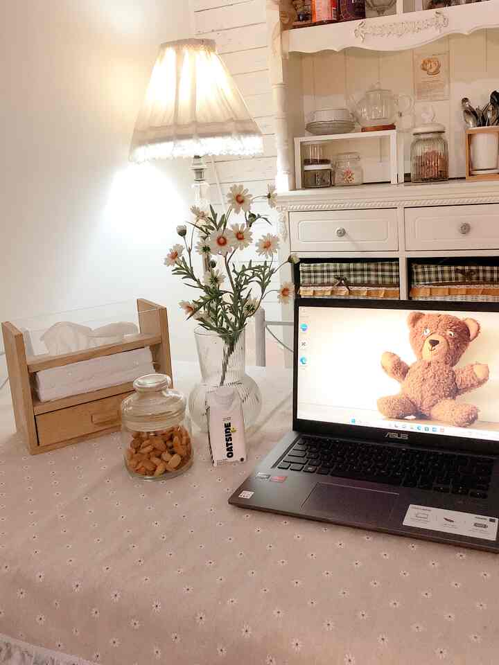 Selamat malam..meja makan sekaligus tempat nonton drakor sambil ngemil 🍃🤍




#diningroom #dekorasi #zune_daily #tempatsantai #estetik #minimalis 