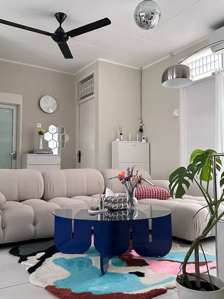 Saya memutuskan untuk custom bread sofa ala Mario Bellini untuk melengkapi area living room saya. Karena bentuknya yg unik dan menggemaskan, membuat saya tidak pikir panjang untuk membeli sofa ini 🫶🏼

#customfurniture #personalizedfurniture #uniquefurniture #myhomejourney #homedecorinspo #livingroom
