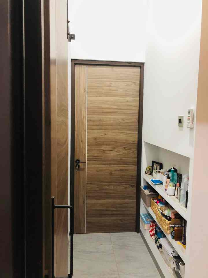 Hallway

Before and after hallway, dinding yang kosong kami isi dengan memoriable keluarga dengan foto keluarga.  Kabinet dinding dari  gypsum ini kami manfaatkan untuk meletakkan storage barang barang kebutuhan rumah tangga.

#hallway #storage #homedesign #fotokeluarga#wallcabinet #sal.ind.growhouse #liveslowly
