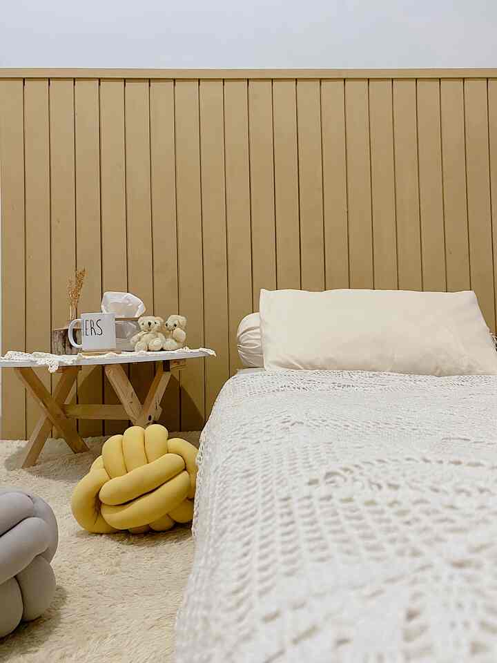 kamar tidur dengan furniture dan perintilan yg minimalis ditambah tone warna netral menurutku kamar yg nyaman untuk istirahat hehehe :)

Kalo versi kamu gimana? ✨

#cozybedroom
#dekorasikamartidur
#inspirasikamartidur
#yositriaa
#90m2
#rumahdeveloper
