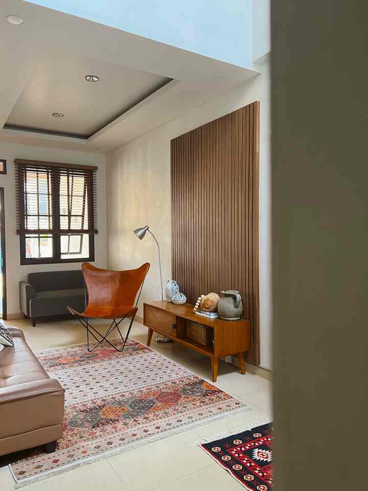 Have a nice weekend!☺️

Pagi hari paling enak buka semua jendela dan pintu, nikmatin suasana pagi sambil ngobrol bareng keluarga di sini, perfect💝

#midcenturyhome #livingroom #naun #90sqm #roman #informa #homestagram 