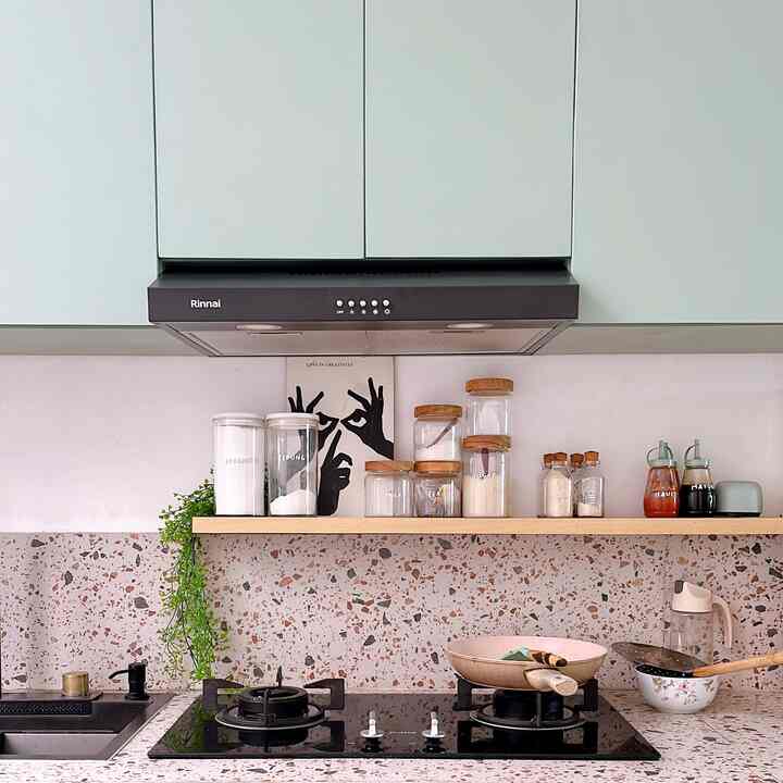 Hi! Dapur ini adalah dapur yang sudah dari lama aku pengen banget. Di rumah yang cuma segaris dapur ini udah cukup banget untuk aku dan aktivitas kecil disini #dapurmodern #dapurantik #dapurpengantinbaru #dapurtanpakabinetatas #dapurminimalis #dapurestetik #dapurcantik #dapursempit #dapurminimalis #dapursempit 