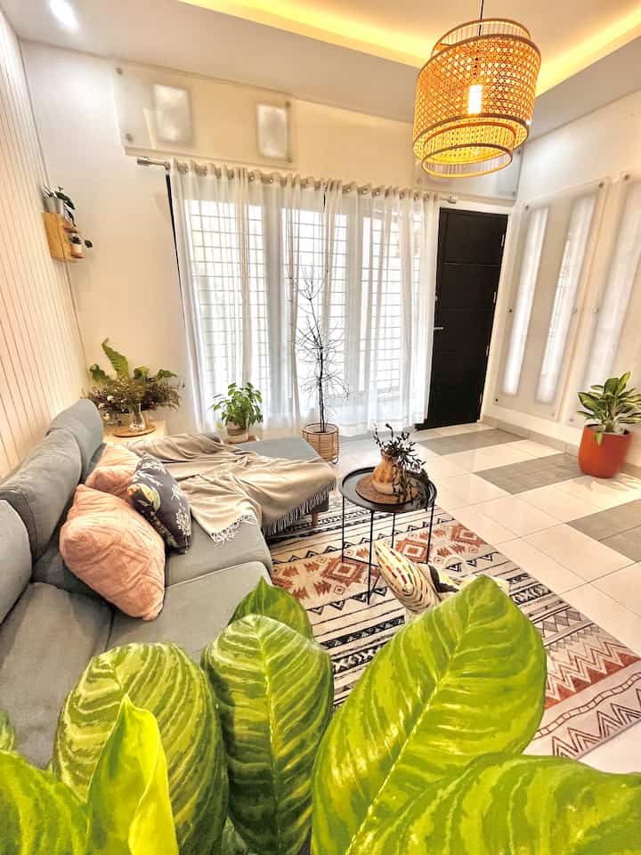 The style of this living room is more boho Scandinavian with white walls and natural furniture such as rattan and terracotta vases and bamboo hanging lamps. Adding plants and flowers makes the room more beautiful. The sofa that I use is Scandinavian style, bluish gray, adding calm to this room. To add ambiance I used 4 types of lights, ceiling lights, hanging lights, floor lights and indirect lighting. You can see the difference on each slide. I got all the decorations in this living room from offline, online stores and there are DIY results. Hopefully it will inspire friends 😊

#livingroomstyling #livingroomdecor #livingroommakeover #bohoscandinavian #scandinavian #livingroomminimalis #depok