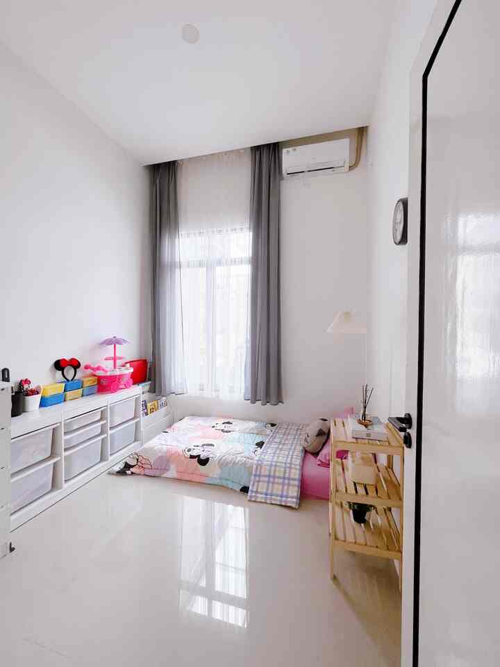 [ KAMAR ANAK ]

Kamar yang berukuran 3x3 meter dimana tempat ternyaman untuk anak. Maka dari itu di tata dengan semenarik mungkin karna ruangan ini juga sekaligus tempat bermainnya anak 🫶🏻 dekorasi yang dipakai hanya barang-barang yang dibutuhkan saja tapi tetap terlihat minimalis dan manis 🥰

#DekorasiKamarAnak #InspirasiKamarAnak #KidsRoomStyling #kamaranak3x3 #Dekorasirumah #Inpirasirumah 