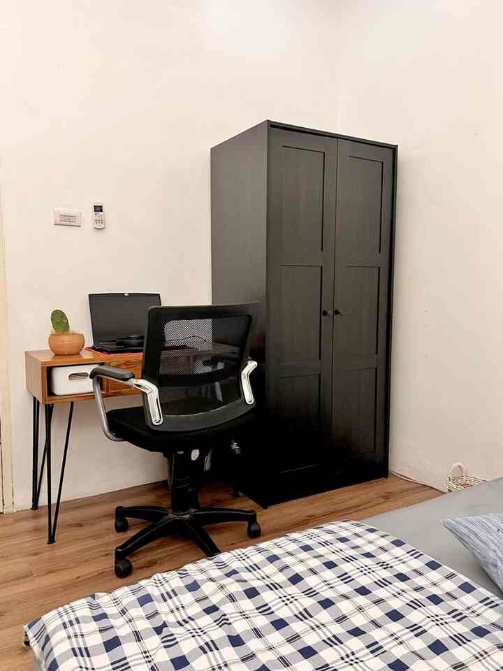 Kalau kamar boys itu simple ajah 😍
.
#ikea #informa #lemaripakaian #cermindinding #cerminrias #rakdinding #rak #rakbuku #rakinforma
