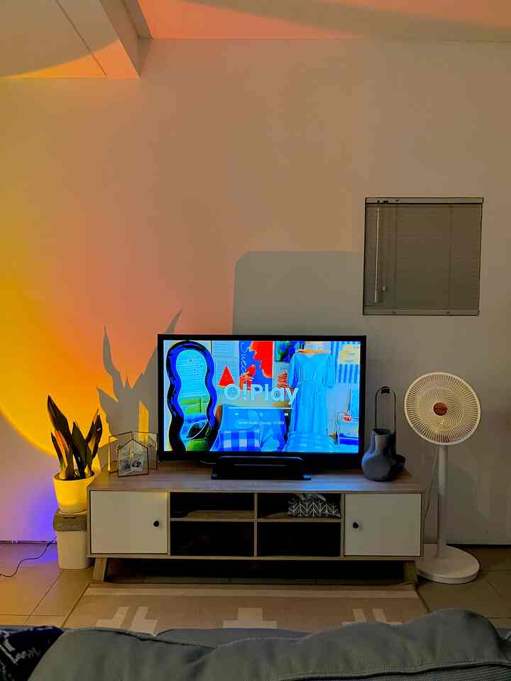 Good night ✨
Spot santuy dimalam hari 

#minimalis 
#livingroom
#ruangankecil 
#nightvibes
#decorlowbudget
#livewithkids
#openspace