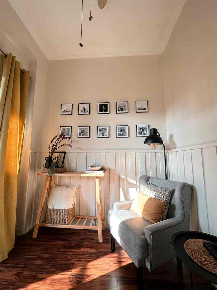 Morning situation.. Sinar matahari yg masuk membuat ruang tamu ini berlimpah cahaya saat pagi🌞🌞 #morningvibes #livingroomideas #tinyhouse #ruangtamumungil #livingroom 