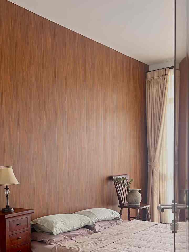 Selain living room, kamar tidur utama adalah ruangan favorite kami sekeluarga. Kami banyak menghabiskan waktu di sini, terutama saat setelah direnovasi kemarin, anak kami makin suka bermain di kamar.

#MyFavoriteRoom #MyHouseStory #MyFavoriteItems #midcenturymodernhouse #90sqm