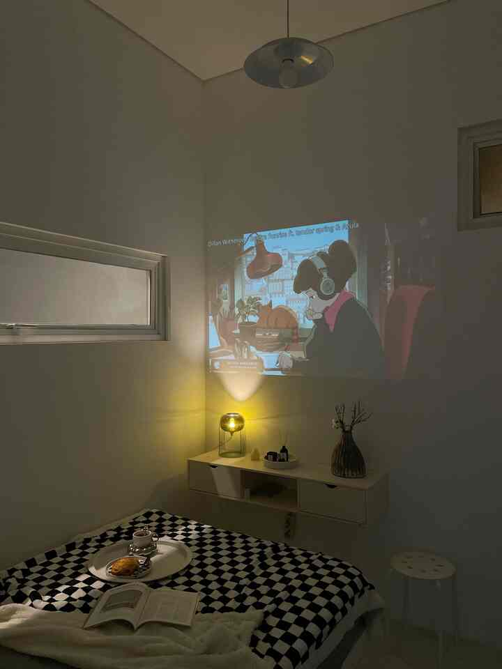 Simple but enjoy •
-
Nuansa kamar yang hangat membuat kita betah di rumah , karena nonton film tidak perlu ke bioskop 🫶🏻

#bedroom #minimalist #72sqm #angkahouse #essentials #bauhaus #white #warm 