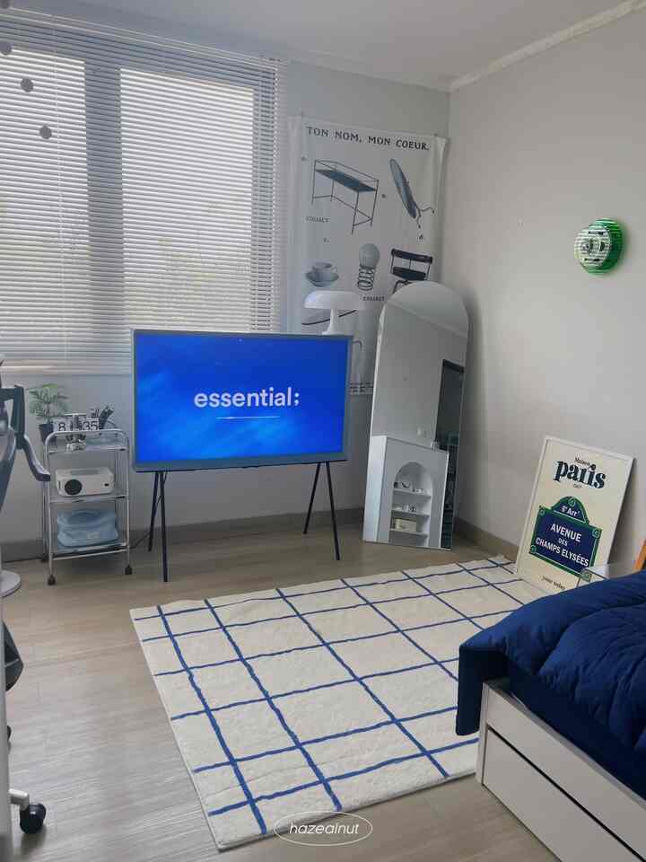 layout kamar terbaru, sekarang jadi bisa nonton tv sambil duduk dibawah juga~ 

#bedroom #inspirasikamar #kamartidur #aestheticroom #ruangtv #tvsamsung #theserif #hazealnut #koreanstyle #kamarestetik #dekorkamar #roomdecor
