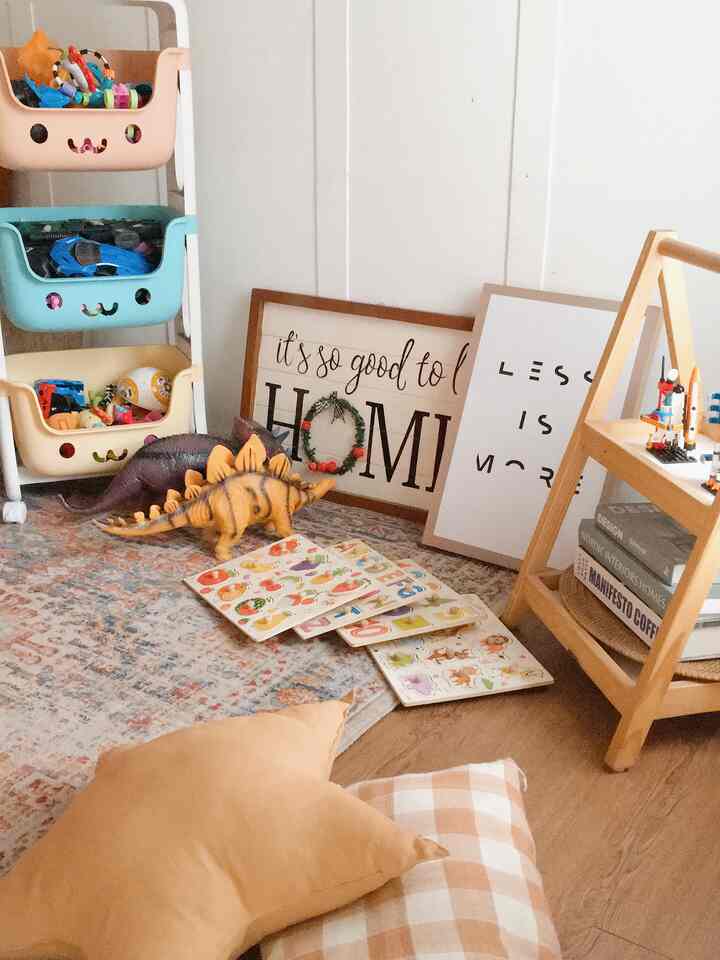 Karna blm punya kamar khusus anak, maka bermain anak biasa nya d pojokan ruang tamu aza, supaya si anak gak kesana kemari cari tempat. yg ptg stlh bermain bocil tertib merapikan kembali.

Kamar tidur anak blm ada, maka area bermain ini lah yg q post y🙏

next merenov kamar anak n sklian tempat bermain nya di kamar juga😀

#Playroom #Ruangbermain #KidsRoomStyling  #tempatbermain #pojok #Bekasi #spotbermain





