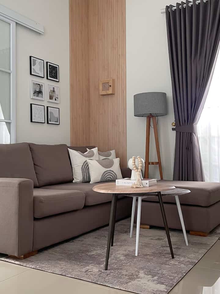 Taupe kecoklatan dalam suasana hati. 🩶🤎

#casadelamoy #livingroom #taupebrown #minimalis #cozy