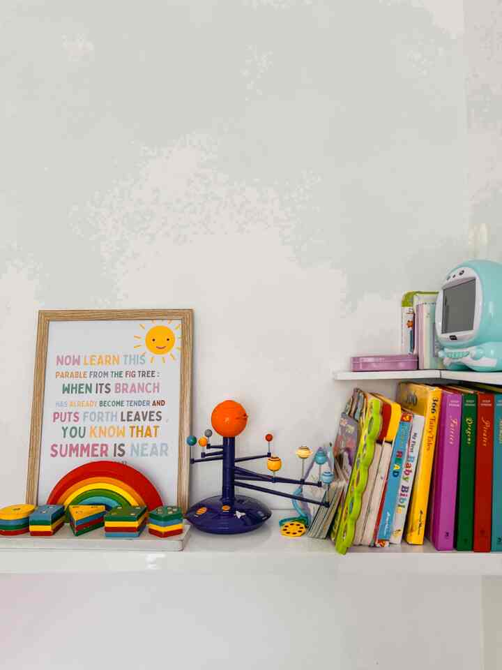 Learning corner #kidsroom #minimalis #kids #ruanganak-kids #ruangbelajar #kamaranak #kidsarea #toys #bookshelves