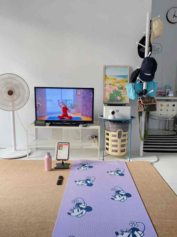 Ruang TV ini sengaja dibuat lega,dengan tujuan bisa difungsikan untuk olah raga seperti ini.
.
.
.
.
.
.
#ruangtv 
#dekorasiruangtv
#idedekorasiruangtv
#ruangtvsederhana
#minimalis 
#pontianak
#homeinspo