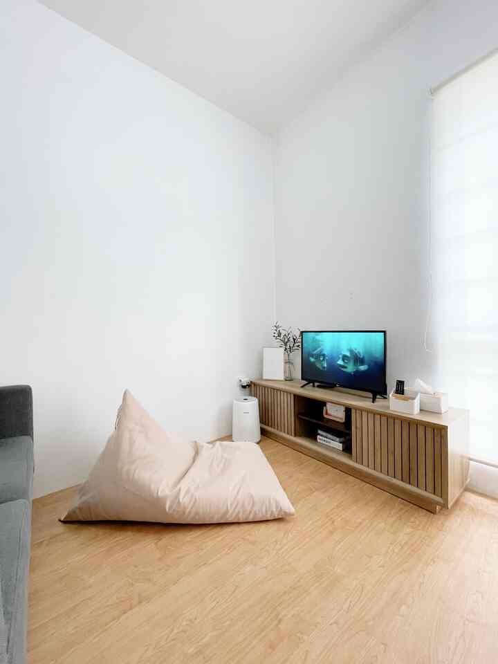 Hari kejepit pada kemana nih? 
Kalo aku tom dirumah aja nemenin bocil nontom kartun hehe


#scandinavian #rumahcluster #japandi #minimalist #rumahmungil #rumahkecil #livewithkids #livingroom #ruangmungil 