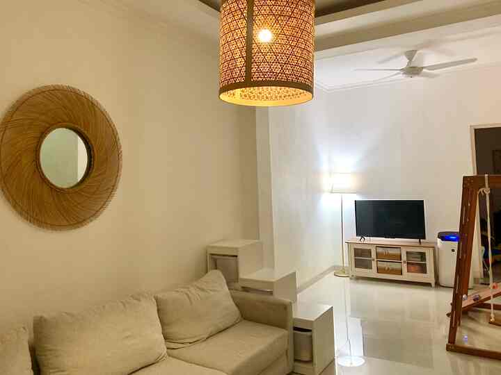 [ make a play area in living spaces ]

Kita bisa membuat area living room tetap rapi walaupun digabung dengan ruang bermain. Sedikit tips gunakan storage untuk menyimpan mainan agar mudah membersihkan ruangan sekaligus melatih ada agar bertanggung jawab dengan mainannya. Semoga menginspirasi, good night ^^

#thehk.room
#livingroom
#playroom
#familyroom
#ruangtamu
#ruangbermain
#ikea
#brakiasi