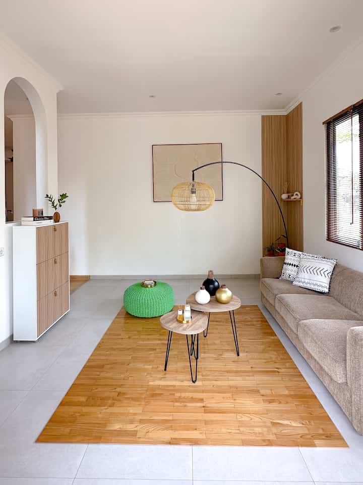 Ruang tamu ini adalah ruangan baru dibangun ketika renovasi kemarin. Semula bangunan rumah existing hanya sampai tembok jendela arch itu. Dan awalnya lahan ruang tamu ini adalah taman samping rumah, kebetulan rumah kami letaknya di hook jadi luasan taman samping masih cukup luas. Kami menggunakan jasa design and build, namun tidak akan share detail nama perusahaannya, karena sangat tidak amanah dan merugikan kami sebagai owner. Cukup korbannya sampai di kami aja, 😅😅

Saat itu kami memutuskan menggunakan jasa design and build karena domisili kami saat itu masih di Papua, dan proyek renovasi berjalan ketika kami masih di Papua. Tujuan renovasi berjalan sebelum kepindahan kami ke Jakarta agar tidak terlalu lama mengontrak apartment sebagai rumah sementara selama proyek berjalan. Tetapi ternyata dengan segala drama renovasi, seharusnya mengontrak hanya 3 bulan menjadi 6 bulan. 🤪

Saran saya bila ingin renovasi baik itu dengan atau tanpa jasa kontraktor, kita sebagai owner harus rajin terjun langsung ke lapangan sehingga ada kesalahan sedikit langsung bisa kita CUT, jadi kerugian waktu, materi, tenaga bisa diminimalisir. 

Dan bila memutuskan menggunakan jasa design and build company, kalau ada dana lebih, mending yang kredibilitasnya benar-benar terjamin. Memang ada harga ada rupa. Kami, pada akhirnya harus mengeluarkan dana jauh lebih besar lagi untuk membenahi kekacauan2 kontraktor pertama. Padahal kalau dari awal sudah langsung menggunakan jasa kontraktor kedua mungkin sudah beres lebih cepat, harga lebih tinggi dari kontraktor pertama tapi waktu yg hilang tidak akan sebanyak kemarin dan tidak perlu ada pembenahan sana sini yg mengakibatkan ditotal2 malah jadi bengkak banget, lebih murah pake kontraktor kedua sejak awal jadinya. Untuk kontraktor kedua kami  menggunakan jasa interlook.co.id dan anak perusahaannya worksoul untuk pembenahan interior. 

Sementara untuk interior design dirumah semua aku kerjakan sendiri, demi menghemat budget, dan lebih mudah mengikuti selera kita juga sih. 

#bangunrumah
#arsitekrumah
#interiordesigner
#renovasirumah
#scandinavian
#japandi
#koreanhome
#homedecor
#ruangtamu
#homestylingbyarieskamarina
#arieskamarina