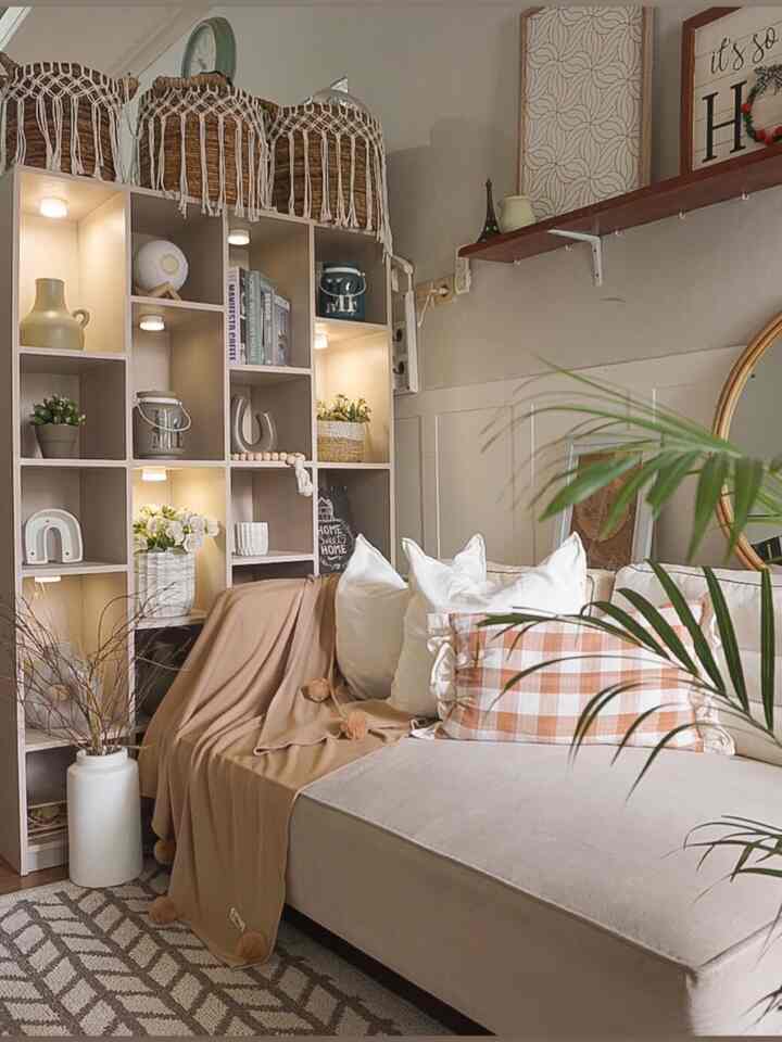 Living Room scandinavian minimalis 🤍

Sesekali memasukkan furniture rak serbaguna hasil DIY ini di area livingroom... susana jd berubah menjadi private livingroom, brasa ber sekat ya☺️sambil santai duduk smbil bisa menikmati susunan vase" unik dan perintilan lainnya, serta pasang karpet dg motif senada dg tema dan dg lampu" led nya yg cantik😍


Semoga menginspirasi ya 🙏

#RuangTamuAesthetic #RuangTamuCantik #MakeOverRuangTamu
#livingroomminimalis #scandinavian #idedekorasi #3x5m2 #lowbudget #bekasi #rumahminimalis