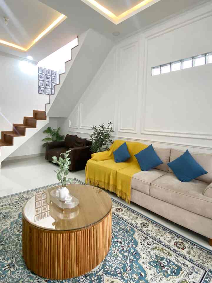 Ruang tamu dari sudut yang berbeda 🤍

Jangan boseen yaa dengan ruangan ini, karena untuk sehari-hari kami banyak menghabiskan waktu disini. 

#homedecor #livingroom #dekorasirumah #ruangtamu #rumahminimalis #modernminimalis #rumahmodern

