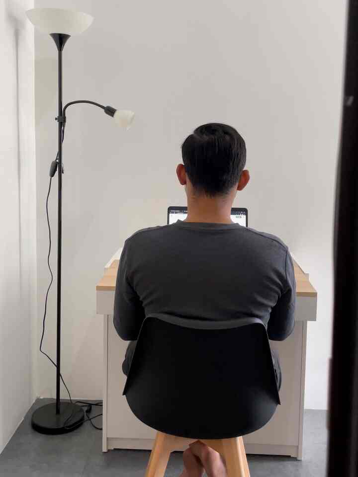 Utilize the remaining space in the room as a home office that can be used for work and the table is multifunctional as well as a cabinet for storing things.


#pirahome #pirafurniture #kursikerja #workdesk #homeoffice #loosefurniture #laptopstand