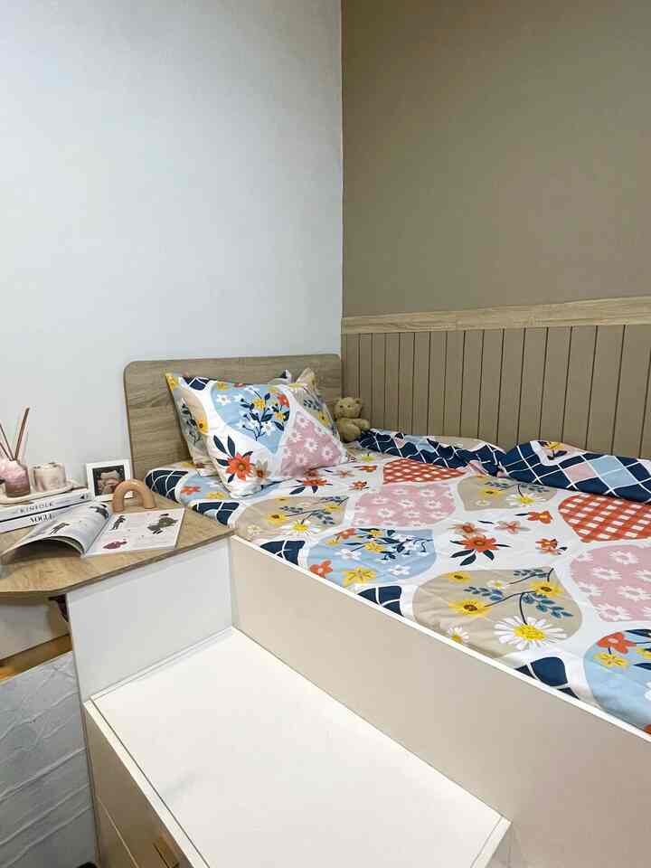 Mengubah suasana kamar tidur, cuma dengan ganti sprei ternyata bener-bener ngaruh banget ya 😍🌸

#cozybedroom #inspirasikamar #kamartidur #kamartiduranak #dekorasikamar #dekorasikamaranak #bedroom #bedroominspo #wallbatten #whiteandwood #japandi #sprei #spreimotif #bandung #bedroomdecor