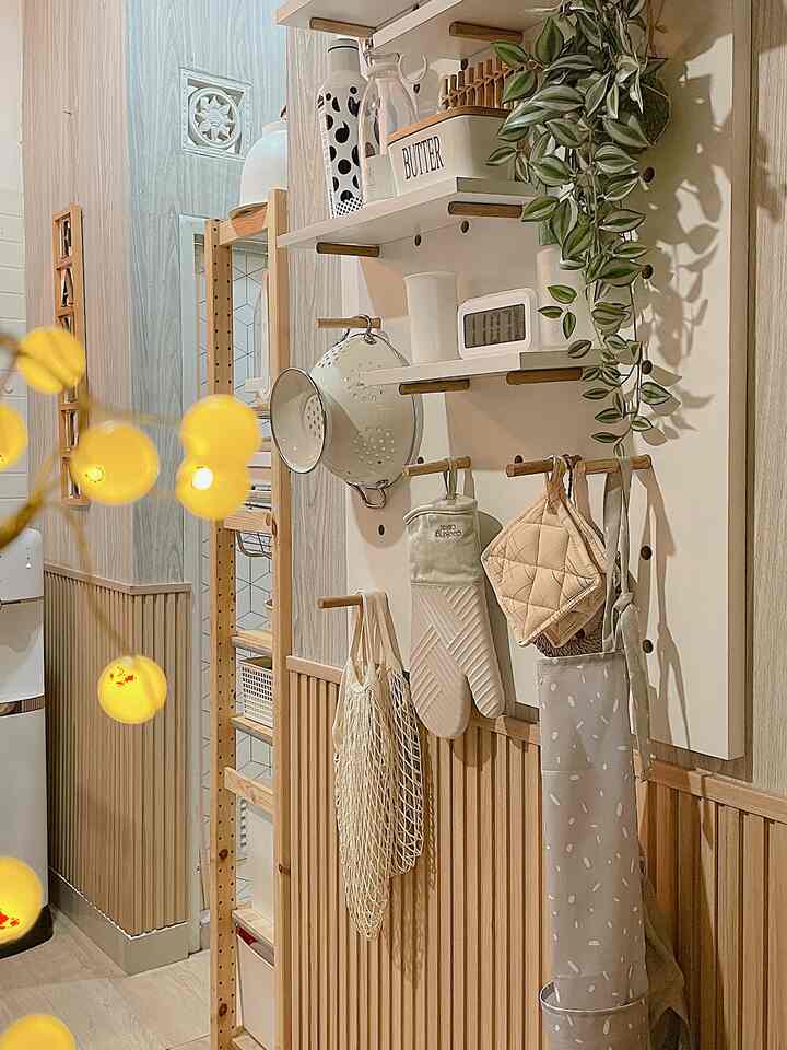 NIGHT VIBE KITCHEN AND DINING ROOM AREA

Suasana remang di area ruang makan rumah kami saat malam hari. Biasanya lampu akan kami padamkan semua kecuali area menuju tangga lantai atas. 

Selamat beristirahat semua 😊

#nightvibes #ruangmakan #suasanamalam 

