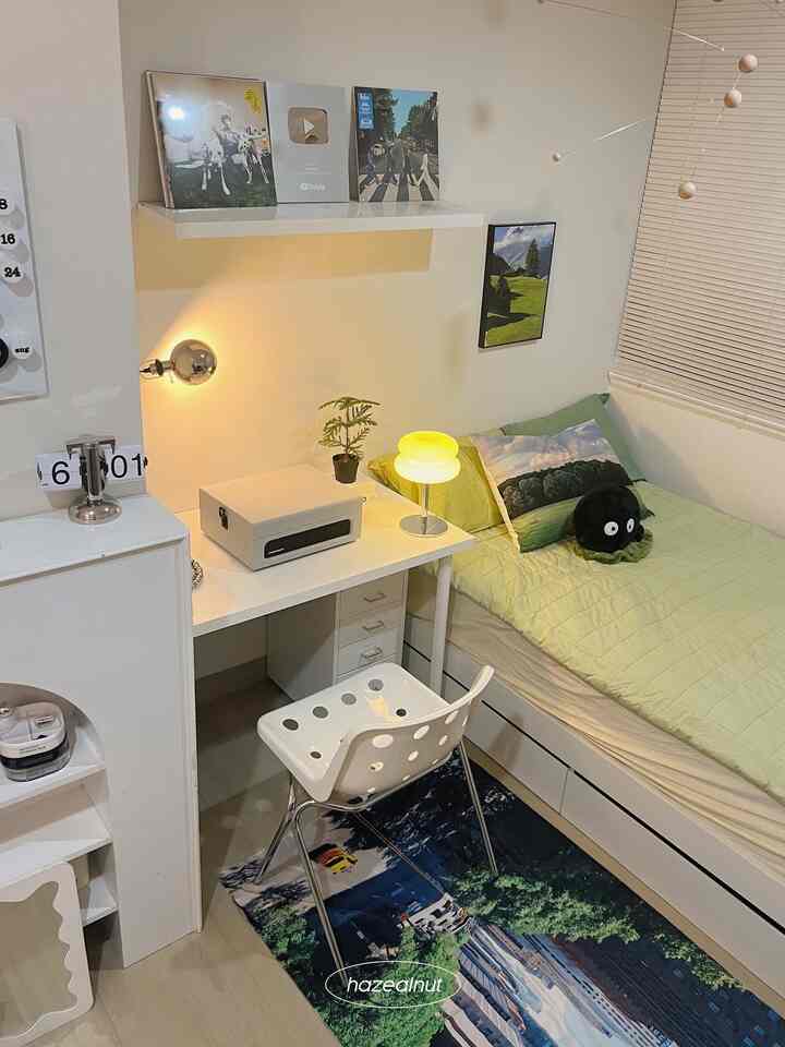 kamar mendadak hijau 🌿 dikirimin beberapa sarung bantal motif panorama binary.warehouse, lucu semuaa motifnya!🥹 bikin kamar auto seger banget~

#hazealnut #kamartidur #aestheticroom #koreanstyle #sarungbantal #sprei #kasur #bedroom #roomtour
