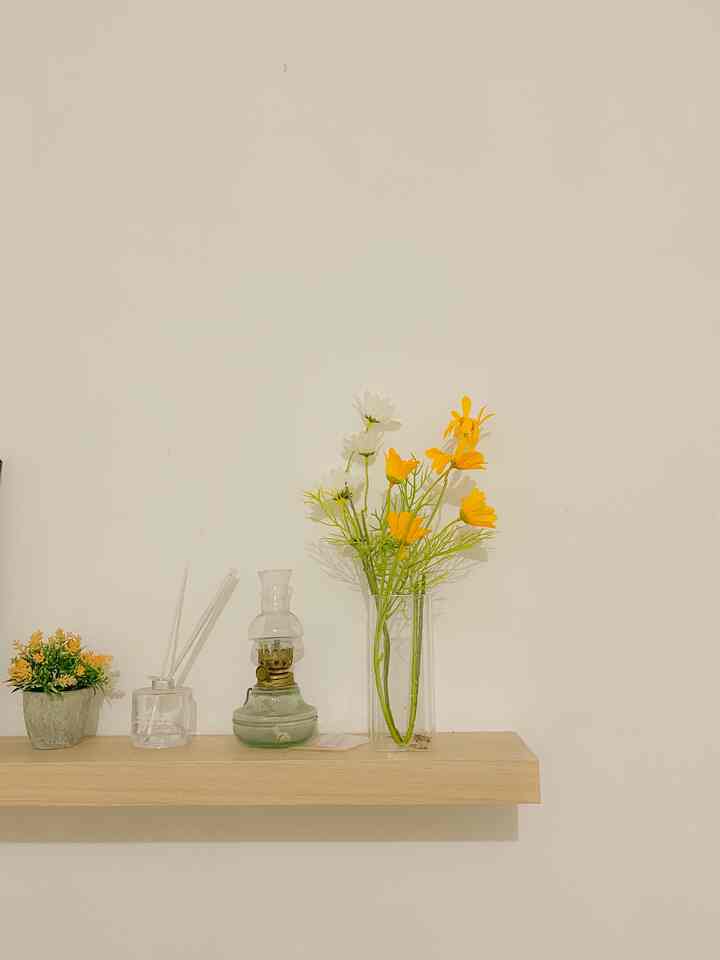 Berbagai hiasan bunga yang ada dirumah :) #rumahminimalis #flower #artificialflower #pajangan #pernakpernik #homedecor #koreanhouse #korean #japandi #minimalis 