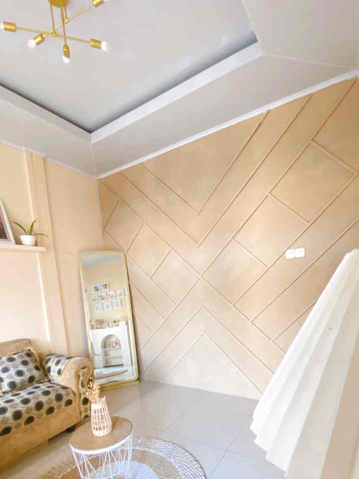 Halo semuanya... ini ruang tamu di rumahku 🤗🙏🏻




#BTNOAS5 #ruangtamu #ruangtamukecil #karpetruangtamu #mejaruangtamu #standingmirror #cermininterior #lampugantung