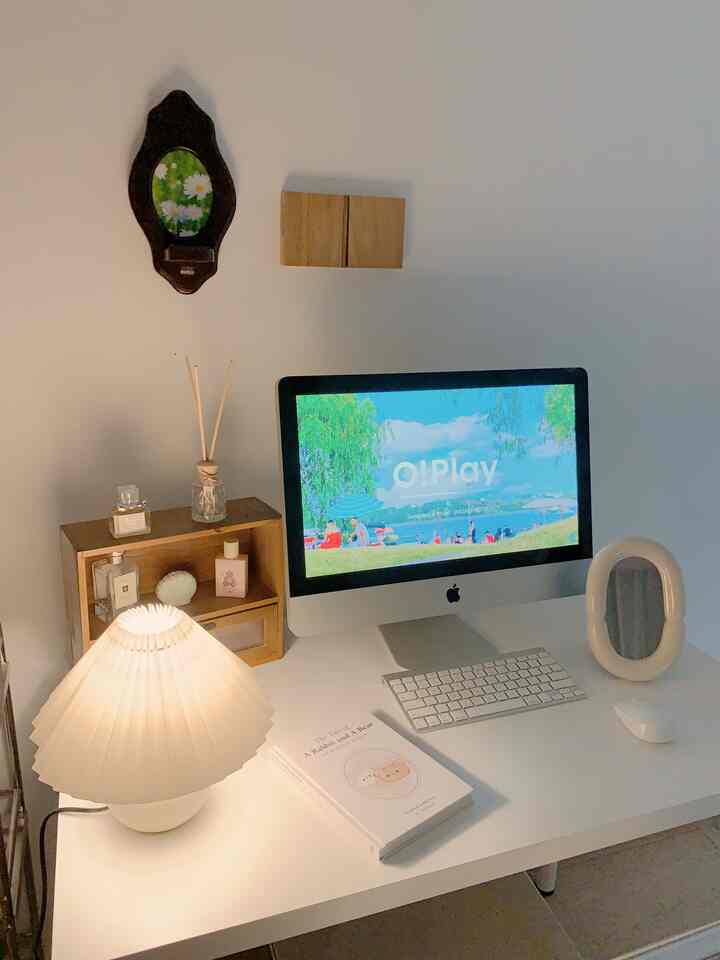 Beli jajanan baru di meja kerja ku🤍

#desk #studydesk #mejakerja #desktour #deskdecor