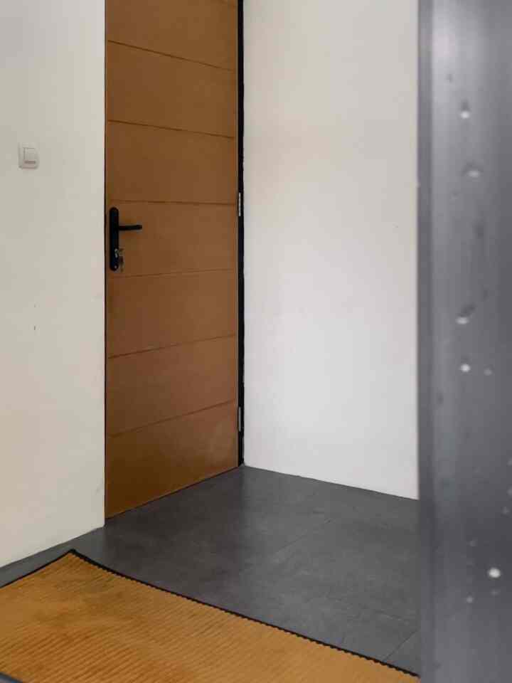 Bedroom tidak terlalu luas dan minim budget? Nggak masalah! Aku pakai karpet untuk alas kasur tanpa divan supaya ruangan tidak monoton dan menambahkan meja yang multifungsi juga sebagai kabinet✨


#MiniBedroom #BedroomLowBudget #Scandinavian #Minimalis #Bandung #65sqm