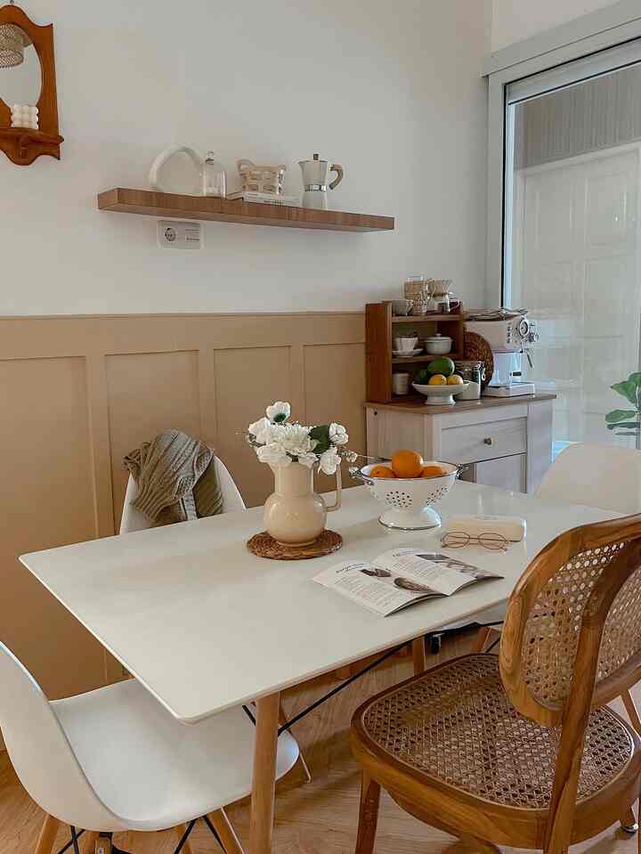 ruang makan lagi hihii tahu rumahnya mungil jadi ini tempatnya lagi 🤭 ✨


#casaandria #diningroom #mejamakan #ikea #inspirasirumah #dekorasiruangmakan #dapurkecil