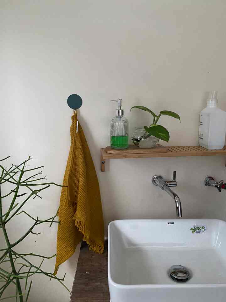 Laundry room atau ruang binatu merupakan sebuah area yang digunakan untuk meletakkan pakaian kotor dan mencuci pakaian. Area ini biasanya diisi dengan mesin cuci, kotak untuk meletakkan pakaian kotor dan tempat untuk menyimpan deterjen.
.
.
.
#klasikmodern 
#rumahklasik
#laundryroom
#idedekorasi
#bandung
#dekorlaundryroom
