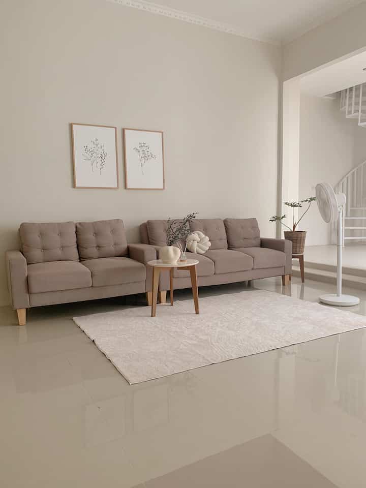 Living room area ✨

Ruang tamu sekaligus kami jadikan ruang keluarga karena jarang sekali ada tamu berkunjung. Ruang tamu kami didominasi dengan warna putih, cream dan coklat. Masih terlihat kosong, karena memang belum ada furniture lain selain sofa dan meja ☺️
#livingroom #ruangtamuminimalis #inspirasiruangtamu #livingroominspo