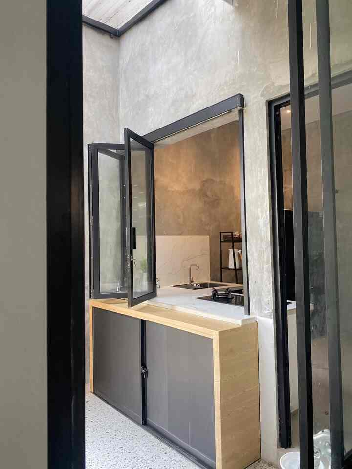 DIY kabinet galon, yang langsung nempel ke tembok. Kerangkanya terbuat dari aluminium lalu aku lapis sendiri menggunakn stiker pvc dengan kreasi sendiri. #dapur #kitchenlowbudget #dapurlowbudget #doityourself #DIYkitchen 