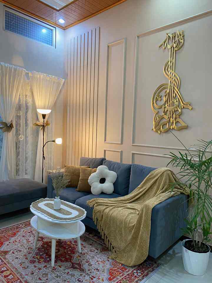 Night mode living room. MasyaAllah menciptakan ruang tamu senyaman mungkin itu sudah keharusan ya. Kami menambahkan dekorasi berupa karpet dan standing lamp agar terlihat lebih nyaman. 

#livingroomstyling #livingroomdecor #livingroommakeover #livingroom #ruangtamu #ruangtamuminimalis #ruangtamuidaman #dekorasiruangtamu 