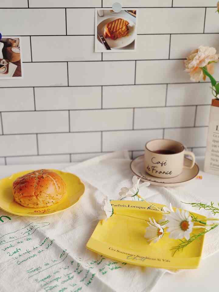  Hari yang dingin dengan secangkir teh ☕️🥯
.
.
.
.
#materialrumah #rumahestetik #idedekorasi #dekorasirumah #niemansion #colourful #minimalis #chilin