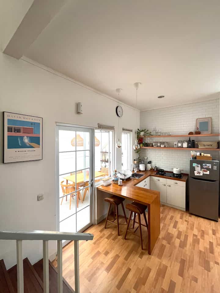 Situasi Dapur Estetika✨

Halo!

Tahukah Anda bahwa salah satu kunci untuk mendapatkan tampilan yang estetis adalah kebersihan. Jadi jangan lupa untuk membersihkan dapur secara rutin agar dapurmu terlihat bagus 😊.

#dapur #dapurmodern #dapur #rumahcantik #homedecor #wallart #dekorasidapur