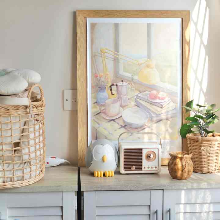 My decor spot 🤍 di area ini sering banget gonta ganti dekor. Plus karena areanya di sebelah jendela jadi sering kebagian jatah sinar matahari juga 🫶 

#dekorasikamar #koreanroom #apartmentdecor #dekorasirumah #minimalis