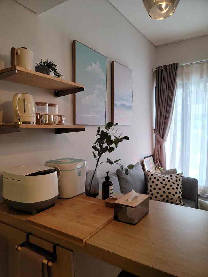 Go vertical untuk dapur kami yang sempit~

#japandi #rumahcluster #bsd #rumahmungil #minimalist #rumahsiwa #livewithkids