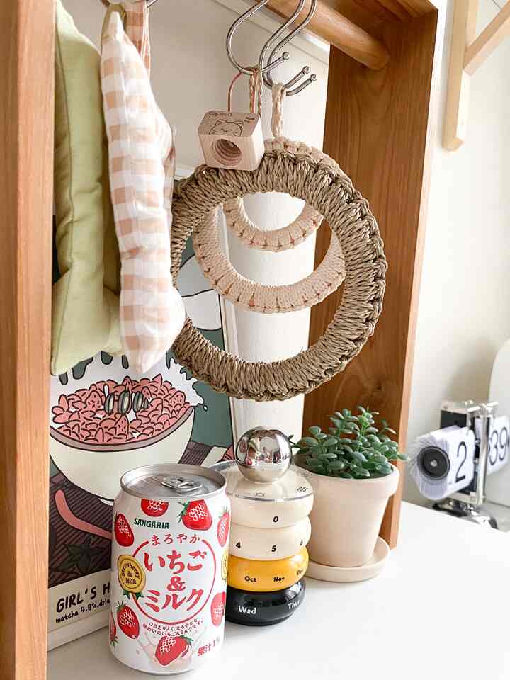 Coffee Corner✨☕️🥐

mesin kopi ini ada di atas lemari, salah satu tempat yang paling sering di bersihkan karena tidak banyak semut setelah di pakai untuk bikin kopi/ minuman😊


coffee corner ini letak nya bersebelahan dengan meja kerja.. my fav space at home💕

#coffeecorner #tempatkerja #mejakerja #mesinkopi #tempatngonten #homecafe #dekorasirumah #bandung #greynaehaus 